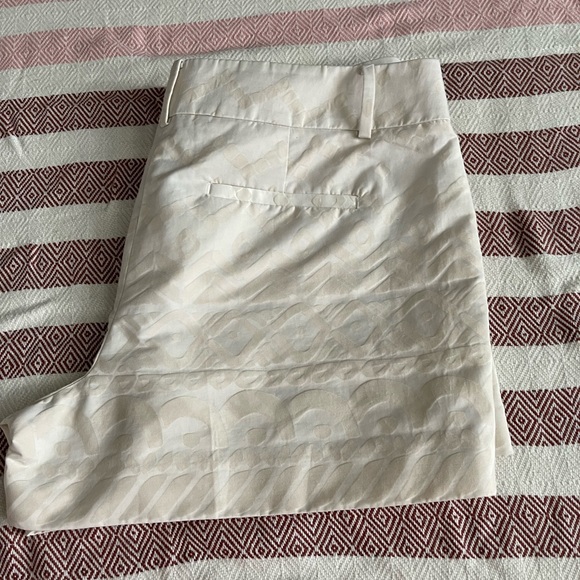 Loft The Riviera Short in a beige tone on tone pattern size 12 EUC - Picture 5 of 10